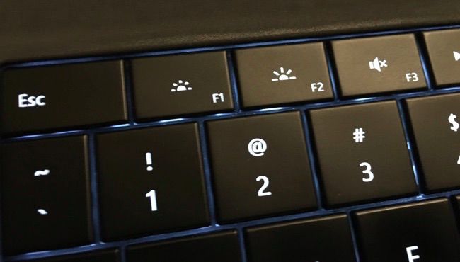 سیاه ماندن صفحه کامپیوتر - کلید میانبر