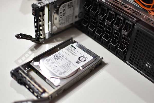 هارد سرور دل و بررسی طول عمر