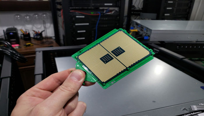 هنگام انتخاب CPU سرور چه عواملی را باید در نظر بگیریم؟